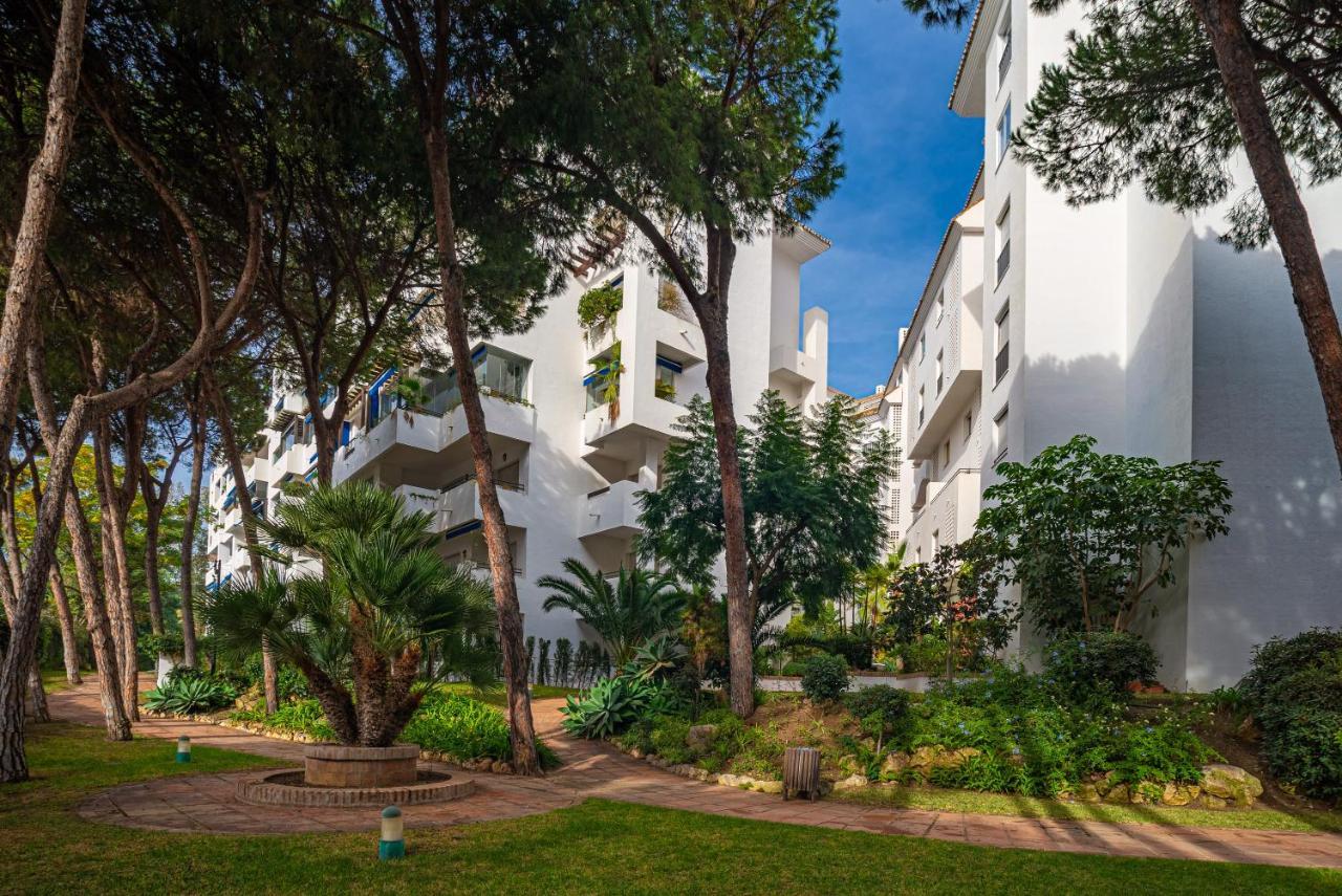 Modern - 2 Bedrooms, Beachside - Puerto Banus Apartment