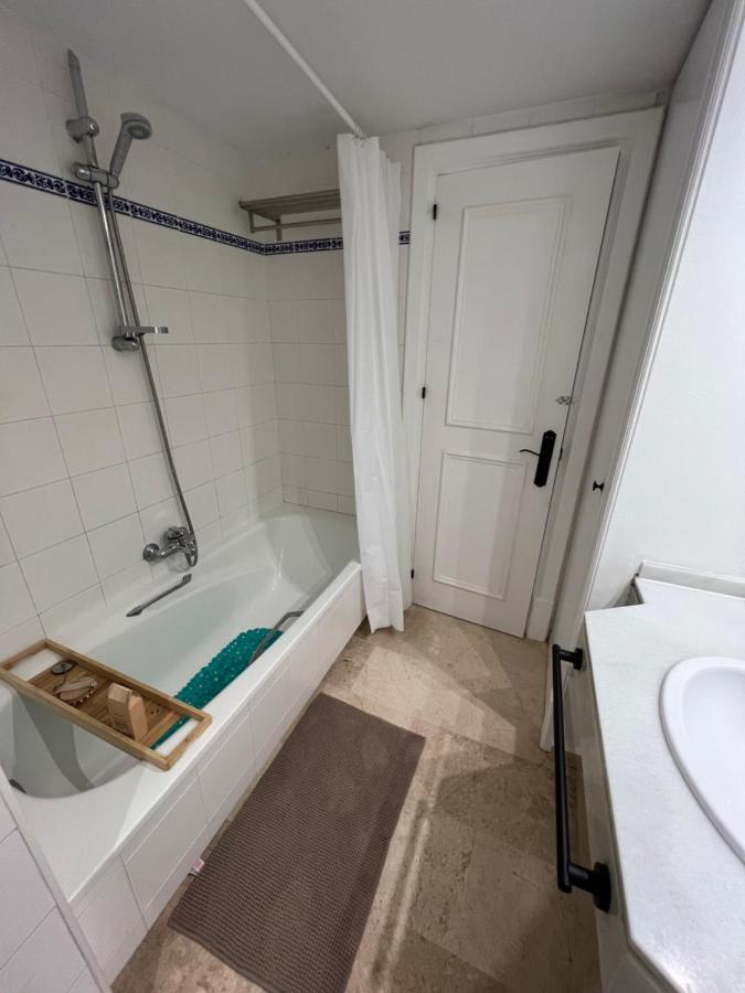 Apartamento Impeccable Large With Immense Terrace And Private Garden Overlooking The Mountain, Featuring 2 Bedrooms And Sleeping Up To 4 Guests Located 100 Meters From Plaza Maestranza *