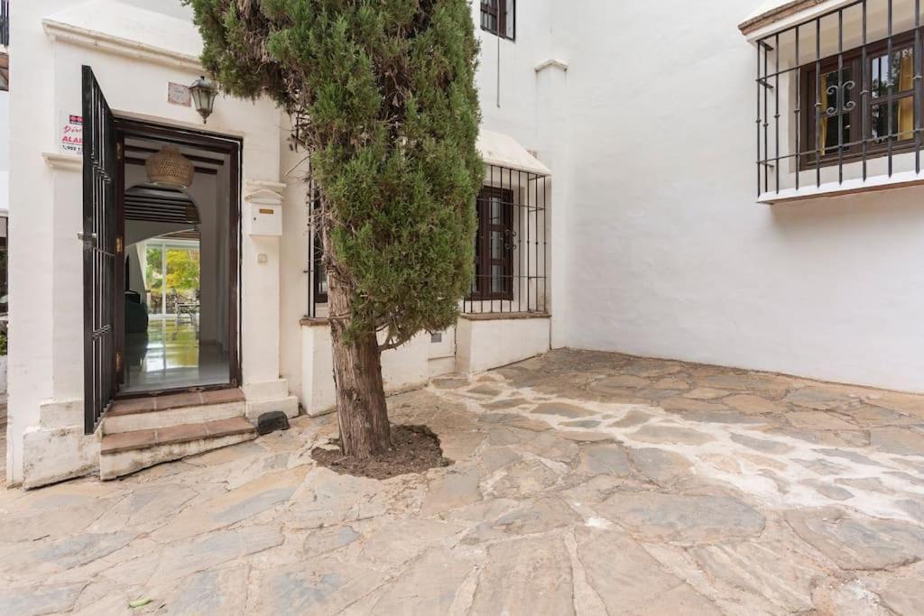 Stylish Spanish 3 Bd Townhouse On The Golden Mile Marbella