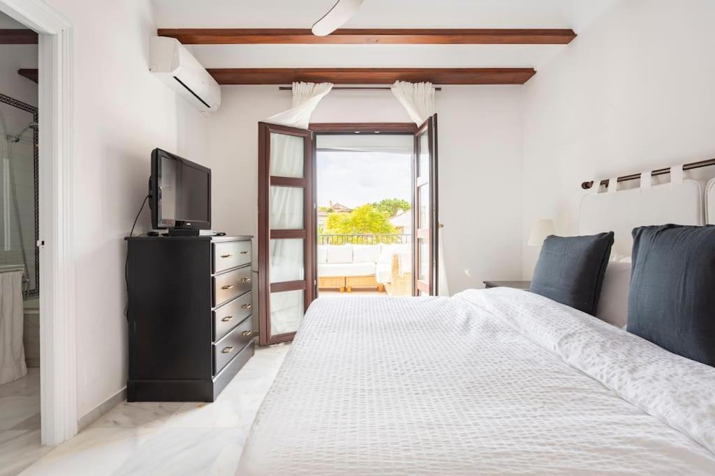 Stylish Spanish 3 Bd Townhouse On The Golden Mile