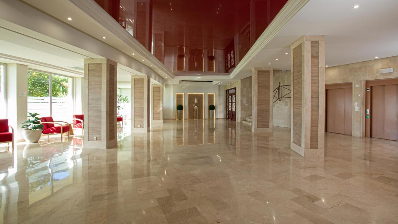 Front Sea View On Marbella's Promenade Apartment