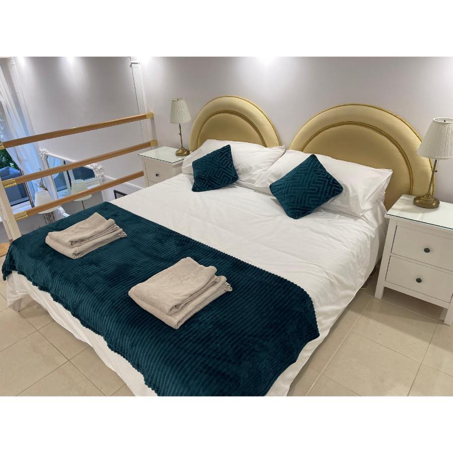 Front Apt Next To Puerto Banus Harbour Marbella