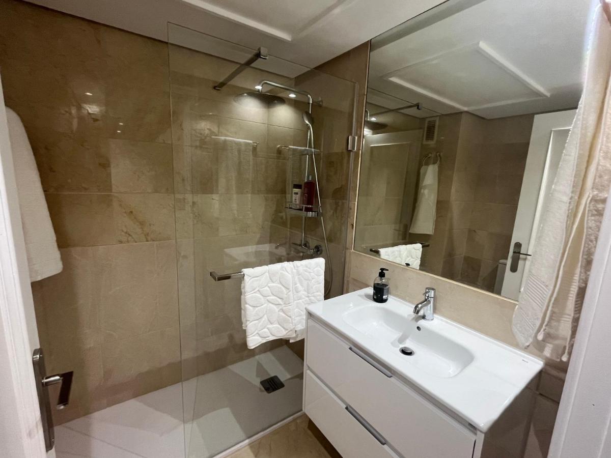 Appartement Heart Of Puerto Banus Newly Renavated Free Parking , Wifi ,pool,gym,padel Court *