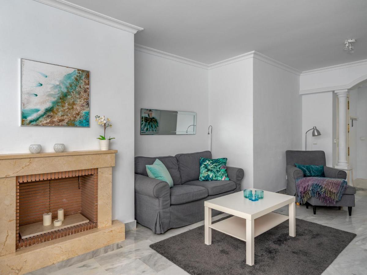 Apartamento Senorio De Aloha By Interhome