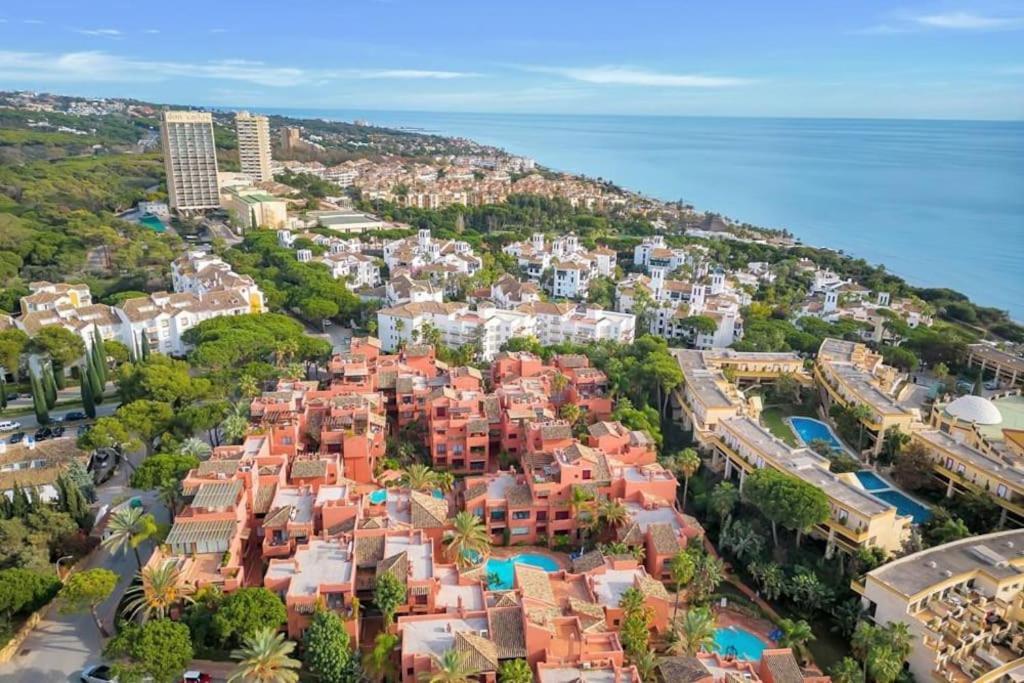 R15 Side 3 Bedroom Flat Apartment Marbella