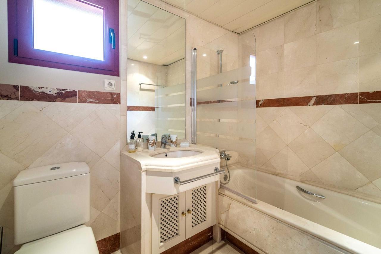 Luxury Spacious Penthouse & Garage 150m To Apartamento