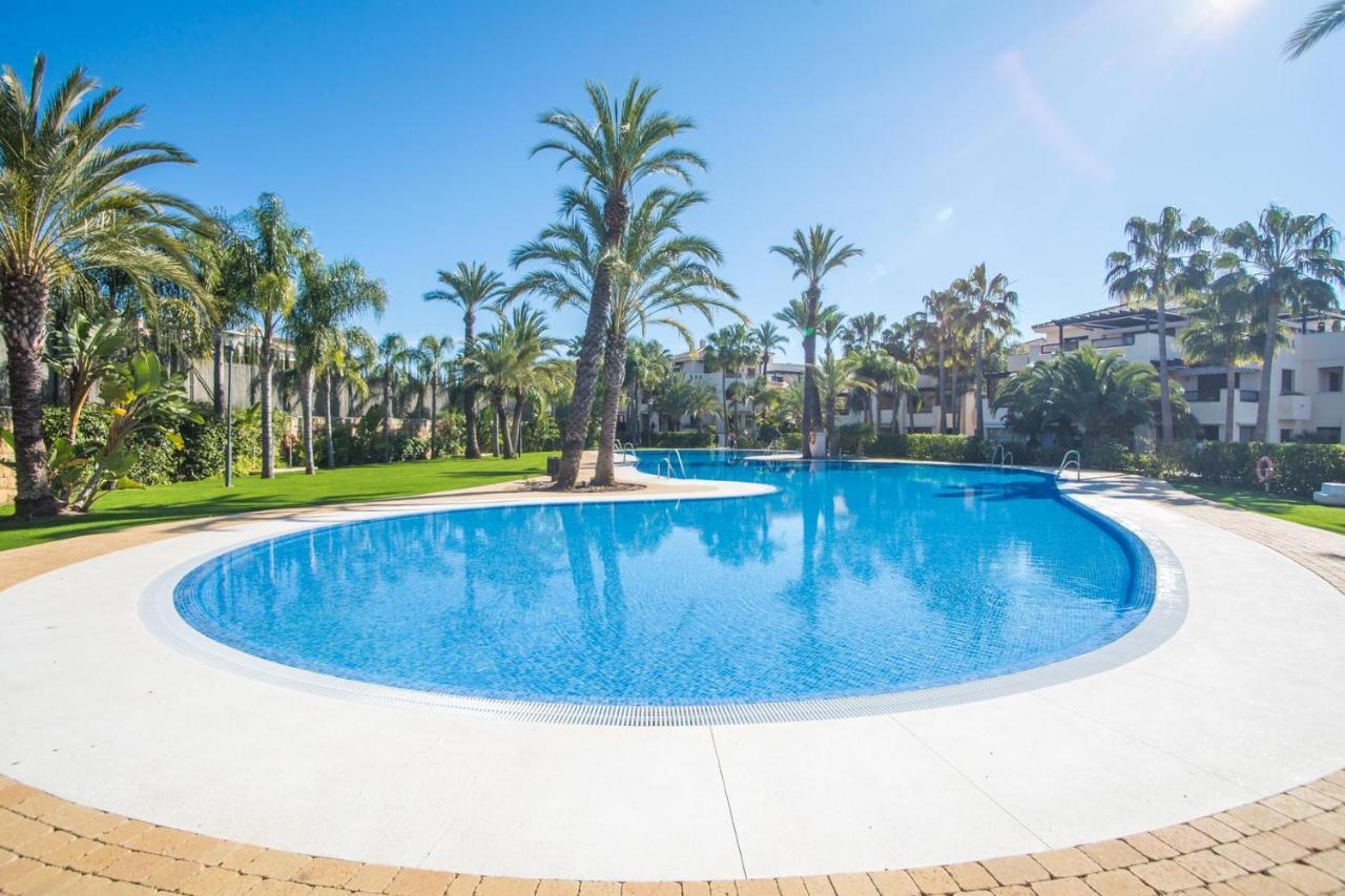 Apartamento Modern & Peaceful 2br W/parking - Medina Banus *