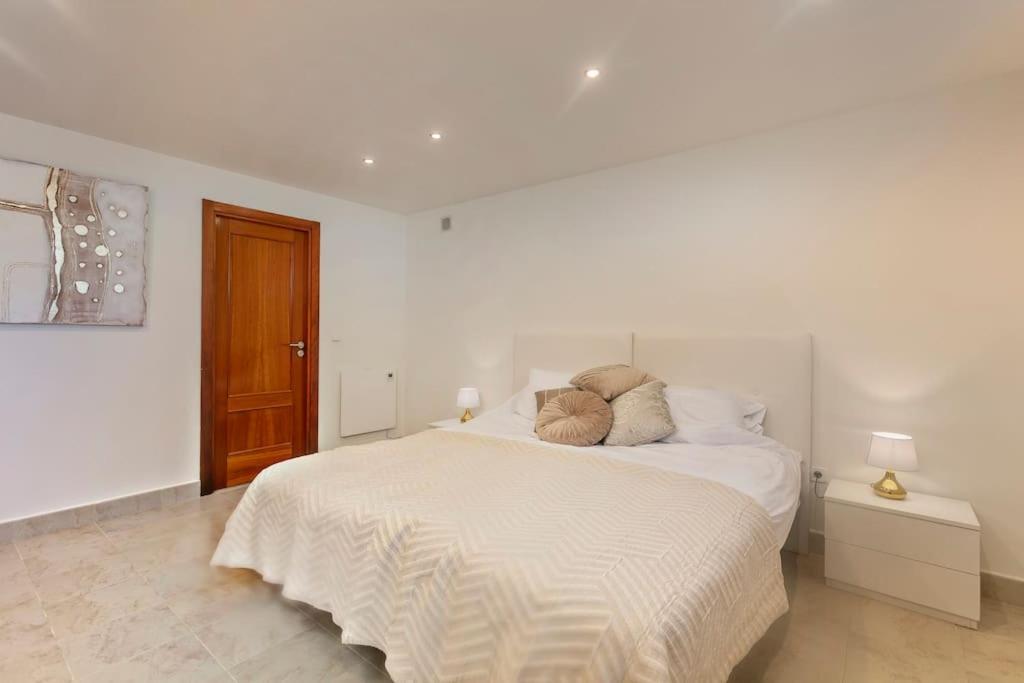 Luxury 6 Bedroom Villa, * Marbella