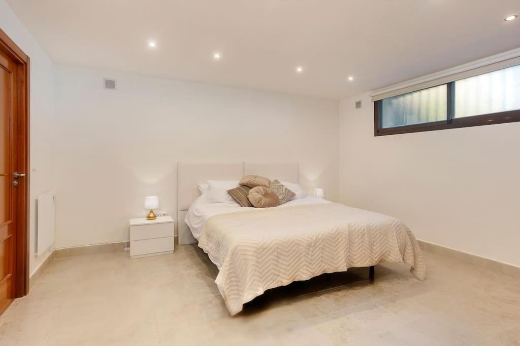Luxury 6 Bedroom Villa, * Marbella