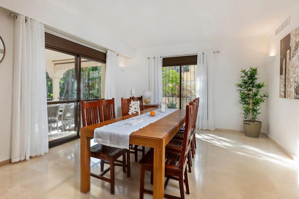 Luxury 6 Bedroom Villa, Marbella