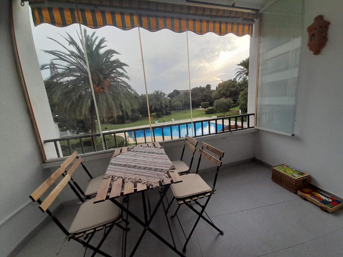 With Pool Near The Beach Appartement *