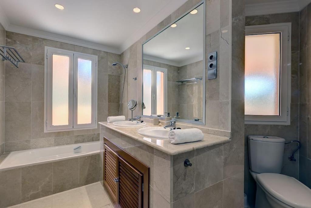 Stunning 2 Bedroom In Aloha Hill Club Apartment Marbella