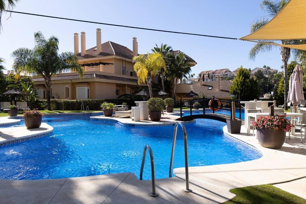 Stunning 2 Bedroom In Aloha Hill Club Apartment