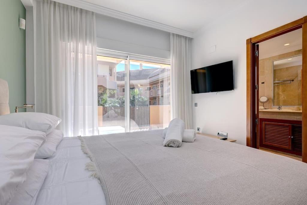 Stunning 2 Bedroom In Aloha Hill Club * Marbella