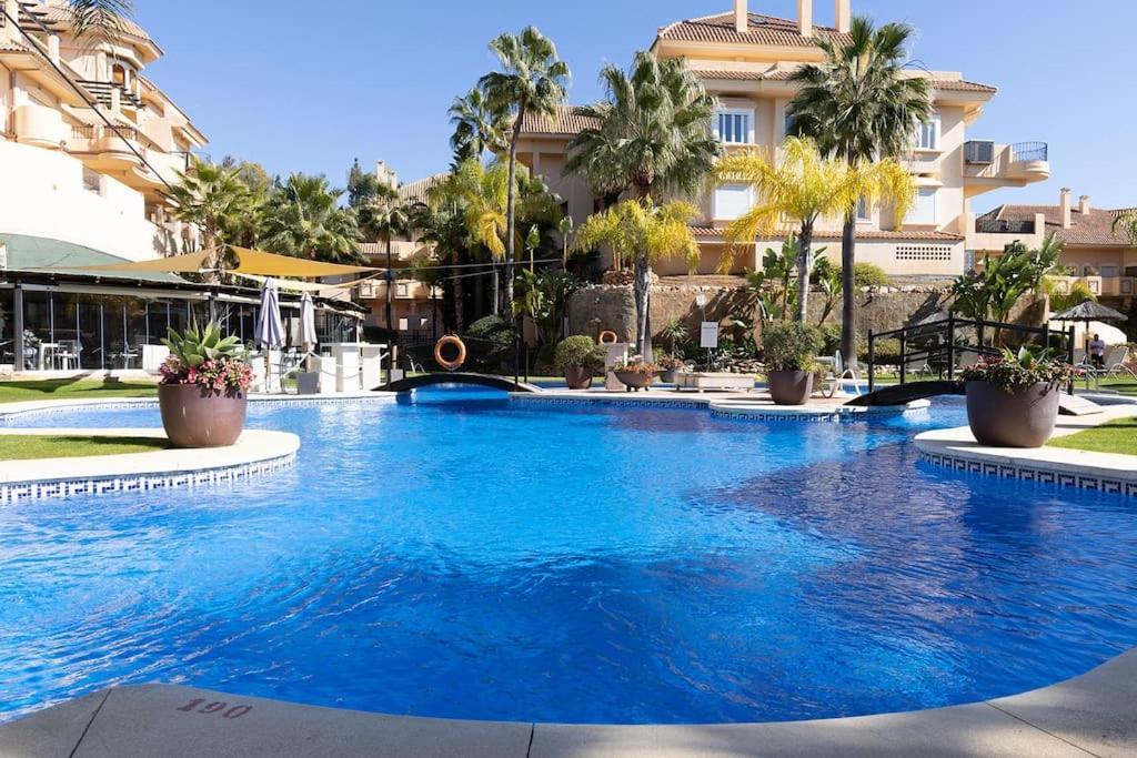 Stunning 2 Bedroom In Aloha Hill Club Apartment