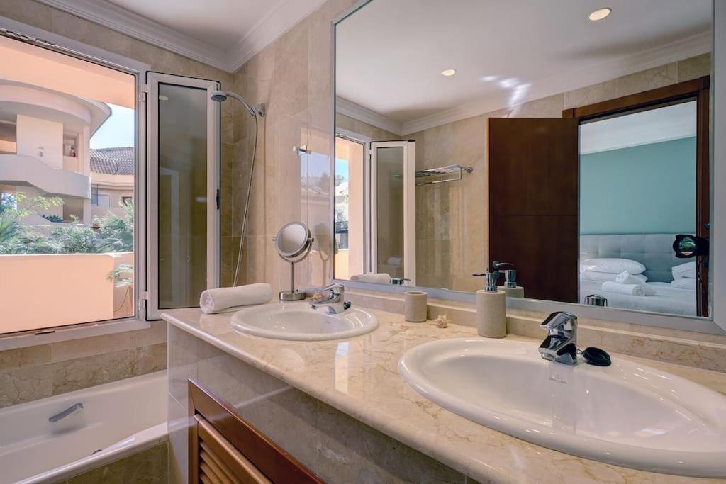 Stunning 2 Bedroom In Aloha Hill Club Apartamento Marbella