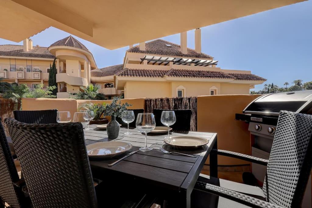 Stunning 2 Bedroom In Aloha Hill Club Apartamento Marbella