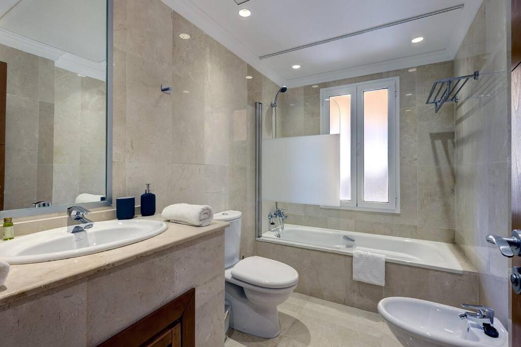 Stunning 2 Bedroom In Aloha Hill Club * Marbella