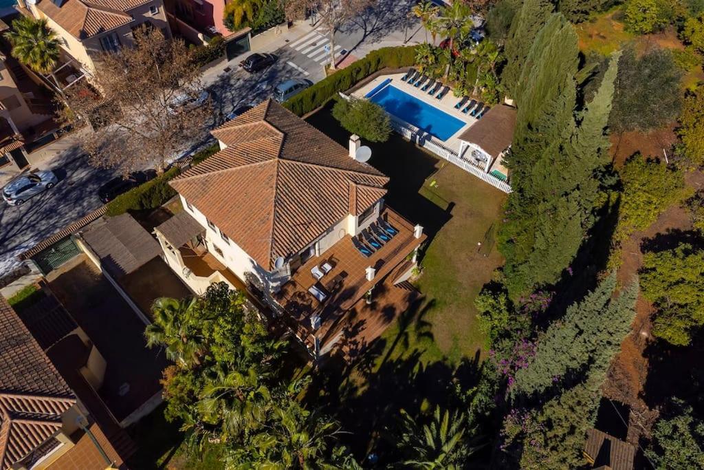 Luxury 6 Bedroom Villa, *