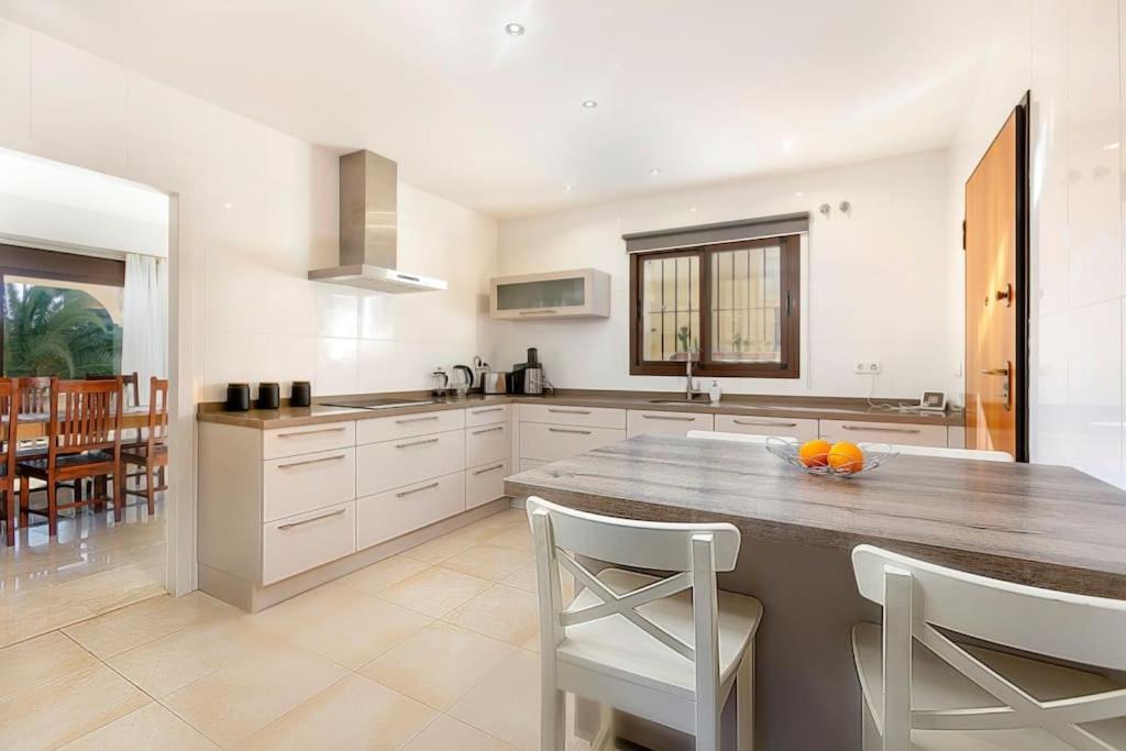 Luxury 6 Bedroom Villa, Villa