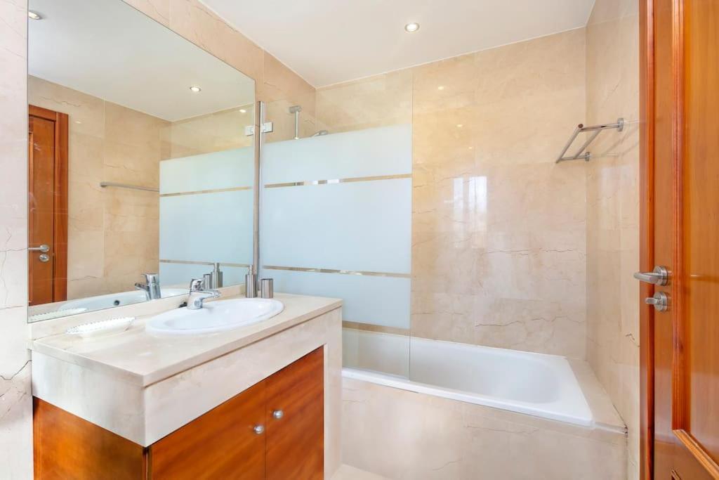 Villa Luxury 6 Bedroom Villa, Marbella