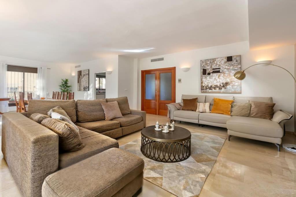 Villa Luxury 6 Bedroom Villa,