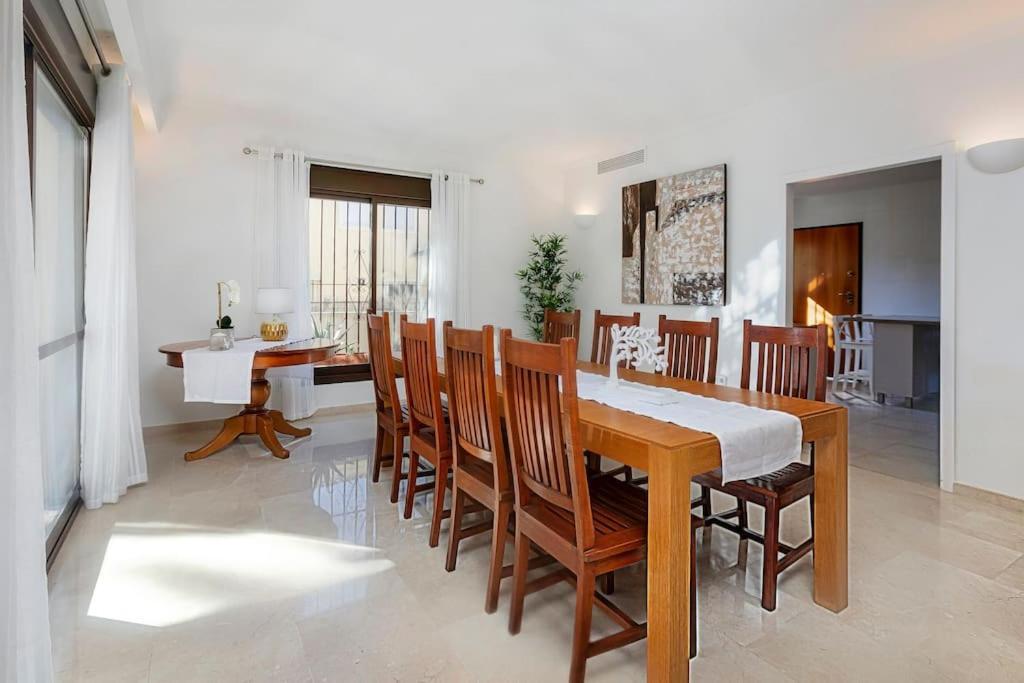Villa Luxury 6 Bedroom Villa, Marbella