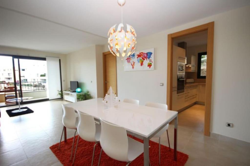 Spacious With 3 Pools & Gym