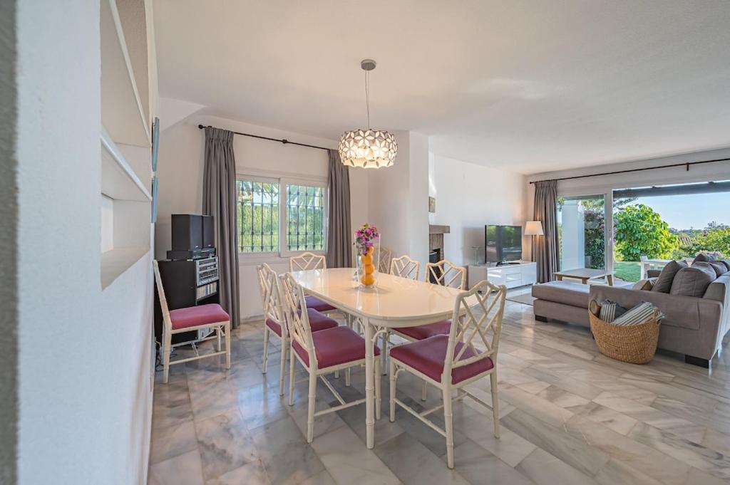 Con Piscina Privada Y Jardin Holiday home