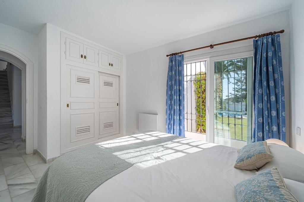 Con Piscina Privada Y Jardin Holiday home *