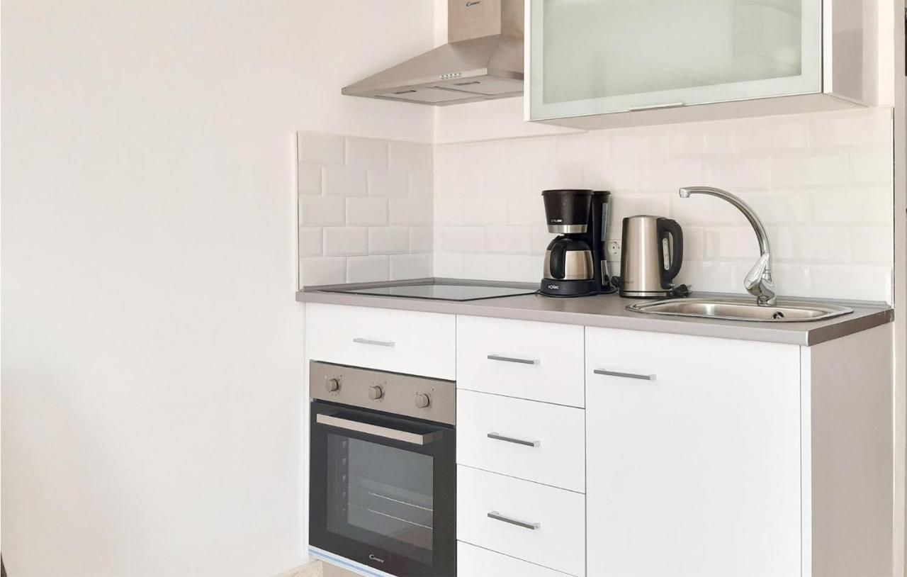 Appartement Stunning In Chapas With 1 Bedrooms, Wifi And Outdoor Swimming Pool Marbella
