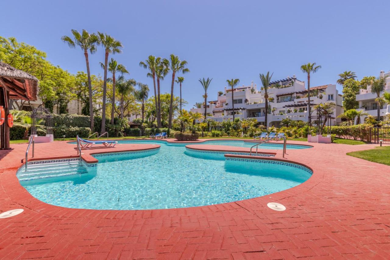 Vacation I Jardines De Ventura Del Mar, Walk To Puerto Banus Marina, A Minute From The Beach, Groundfloor, Family Friendly And Pool