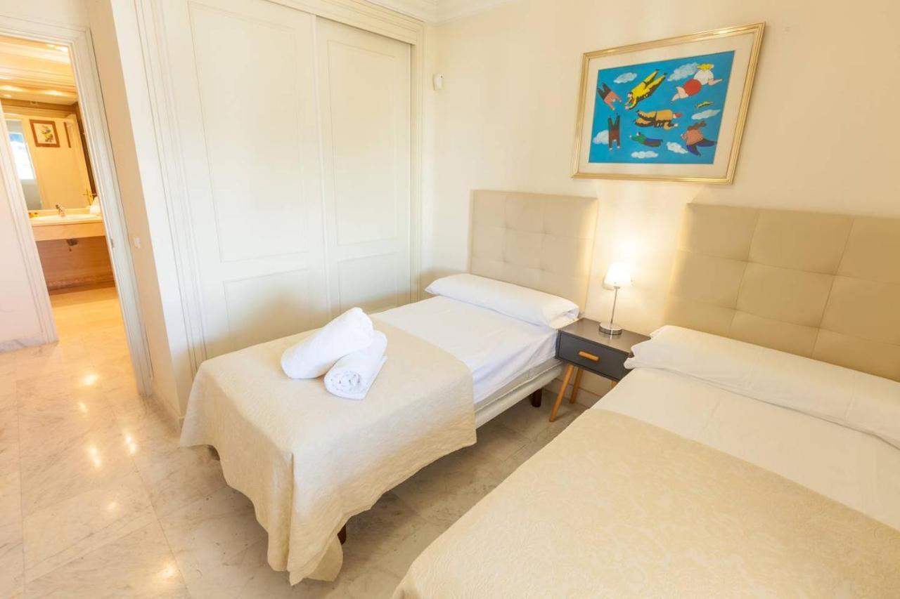 Vacation I Puerto Banus Renovated Apt Wifi Gym Paddle Marbella