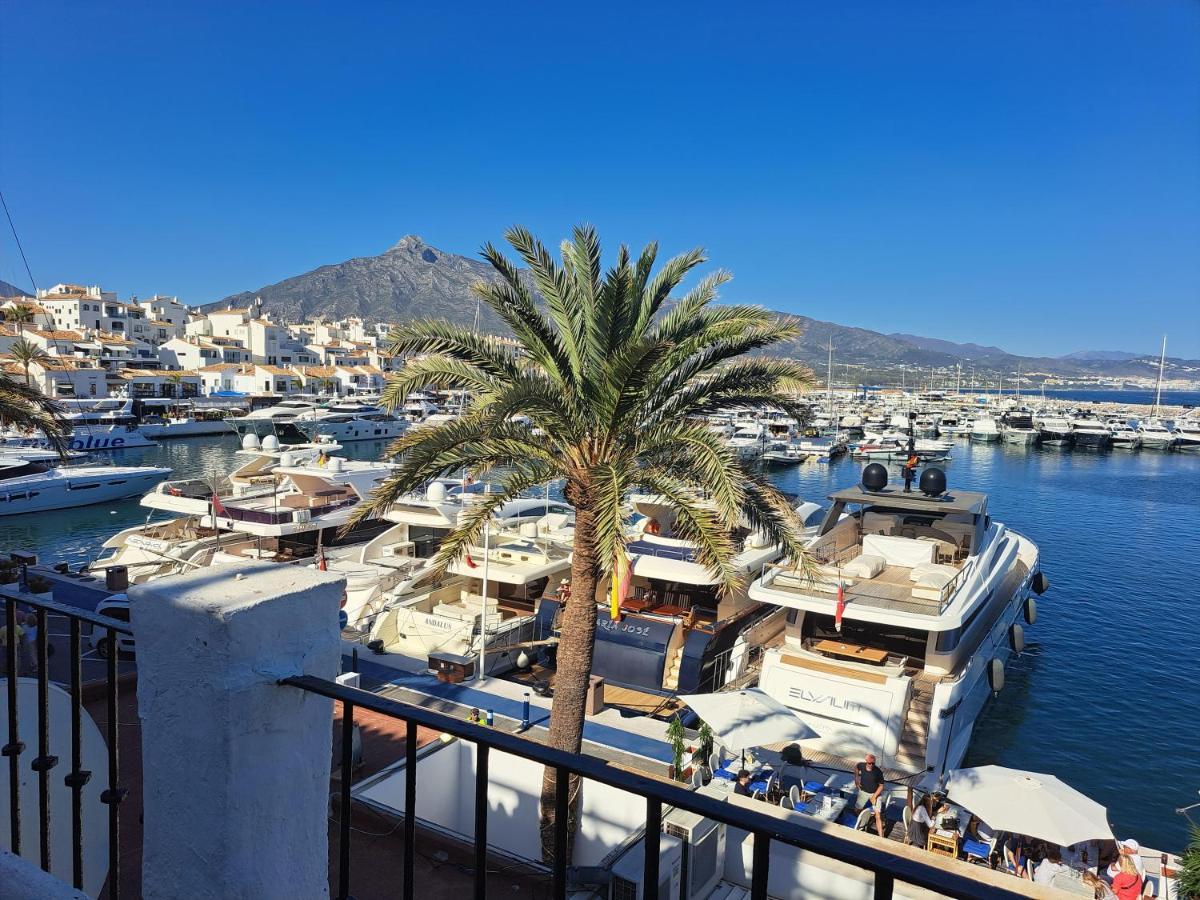 Private In Huge Penthouse 1st Line Puerto Banus, Incredible Views, Jacuzzis Homestay *