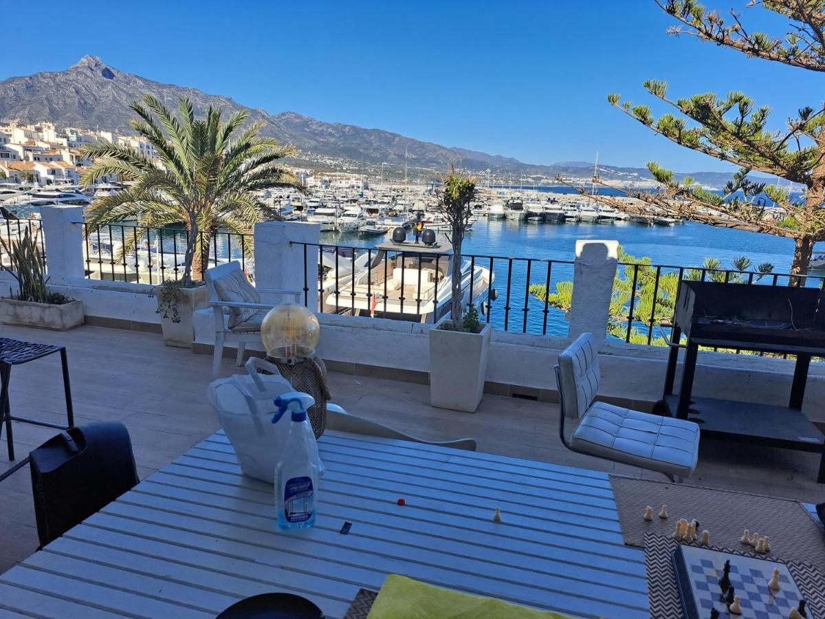 Homestay Private In Huge Penthouse 1st Line Puerto Banus, Incredible Views, Jacuzzis *