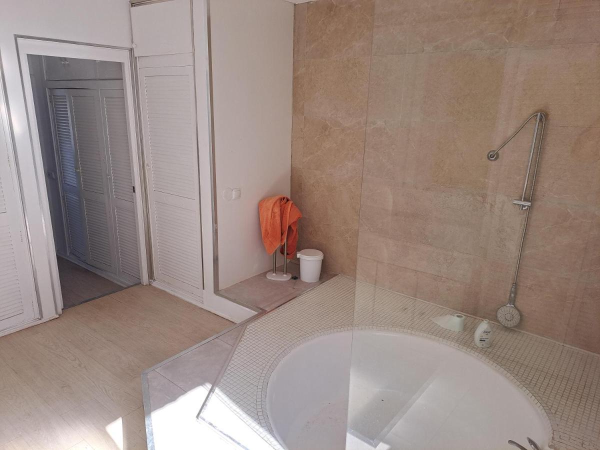 Homestay Private In Huge Penthouse 1st Line Puerto Banus, Incredible Views, Jacuzzis *
