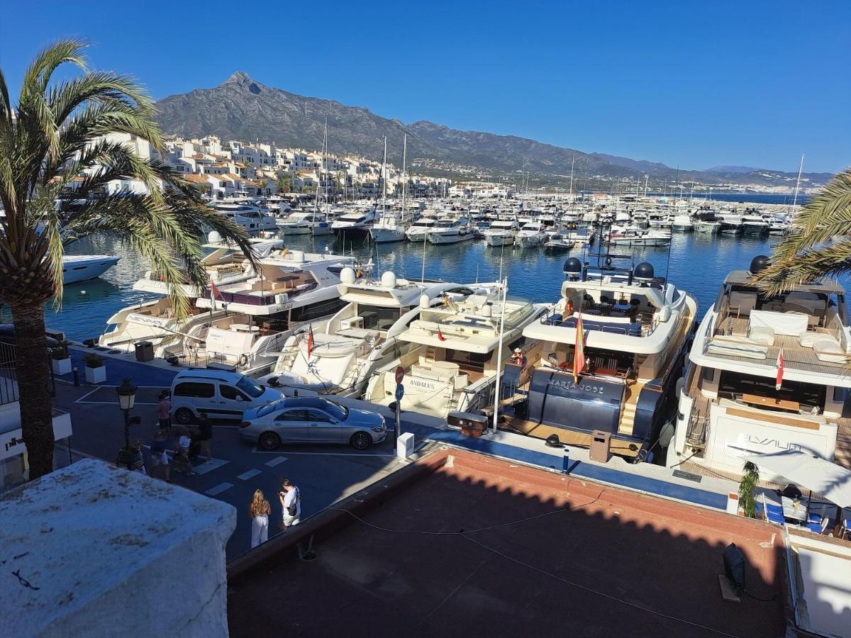 Private In Huge Penthouse 1st Line Puerto Banus, Incredible Views, Jacuzzis Homestay Marbella