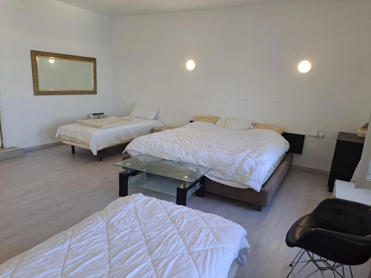 Private In Huge Penthouse 1st Line Puerto Banus, Incredible Views, Jacuzzis Homestay *