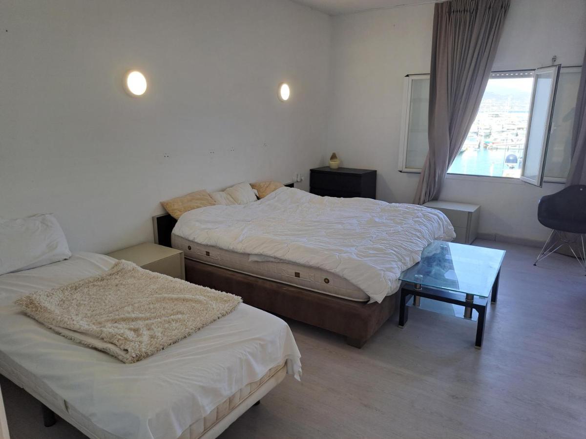 Private In Huge Penthouse 1st Line Puerto Banus, Incredible Views, Jacuzzis Homestay