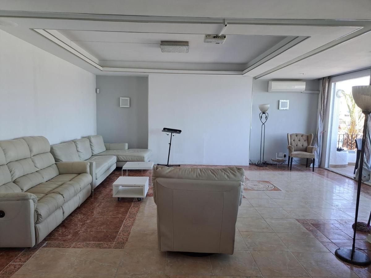 Homestay Private In Huge Penthouse 1st Line Puerto Banus, Incredible Views, Jacuzzis