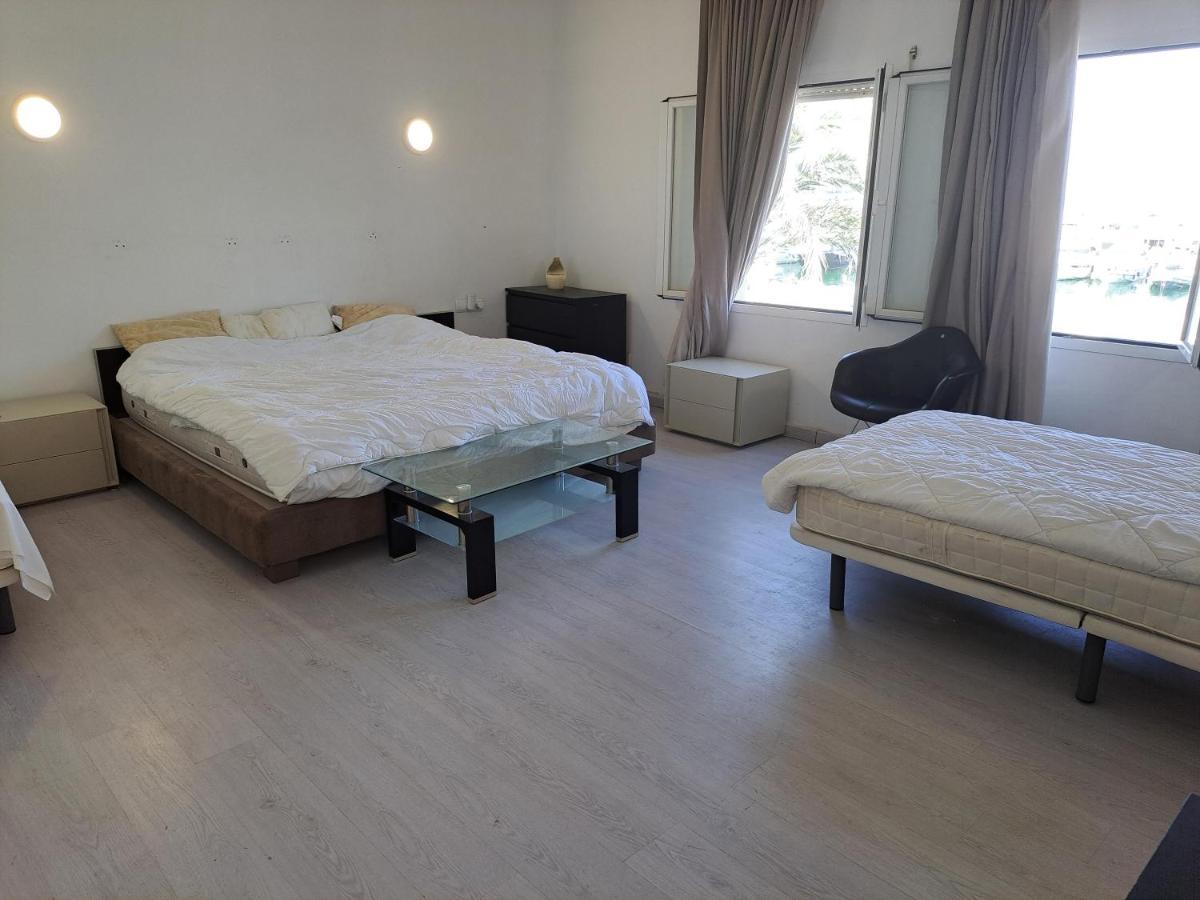 Private In Huge Penthouse 1st Line Puerto Banus, Incredible Views, Jacuzzis *
