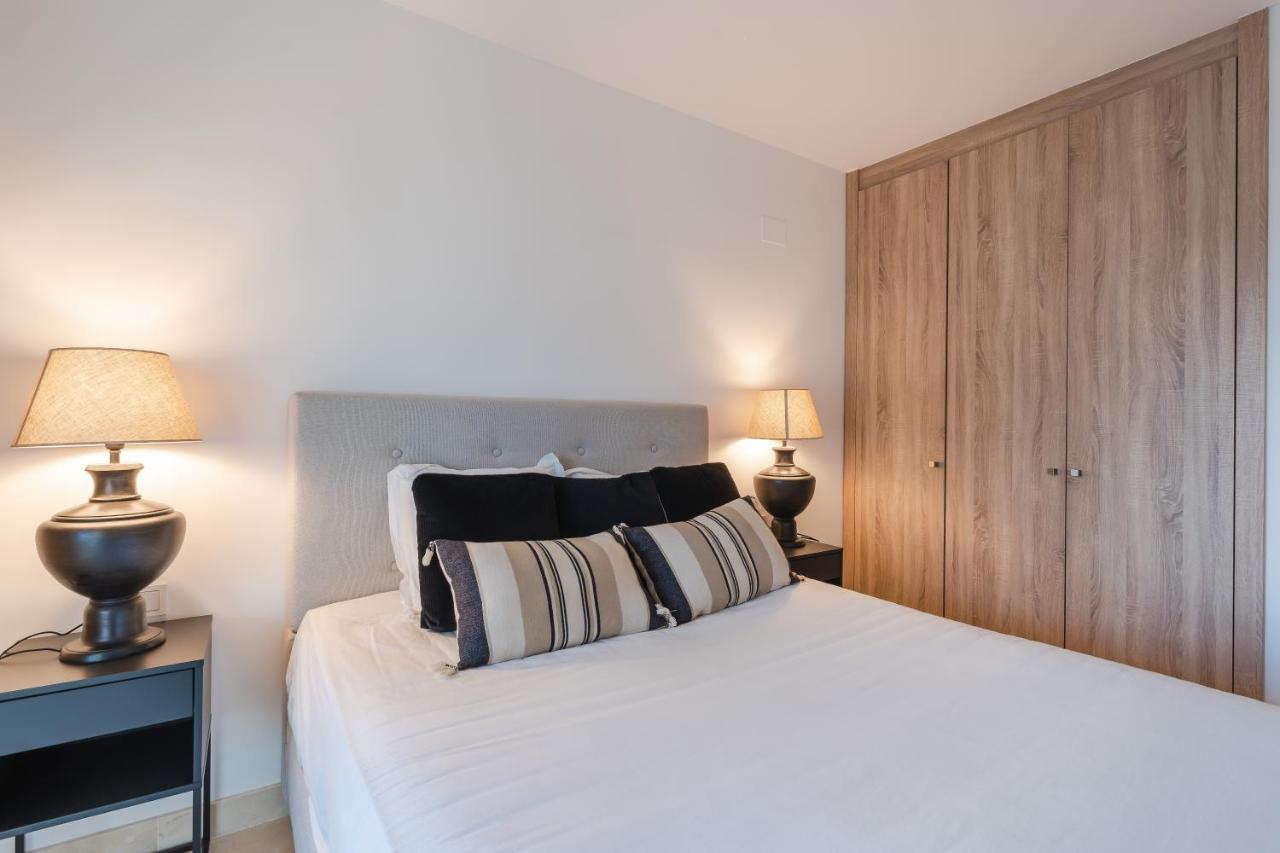 Penthouse - Royal Banus *