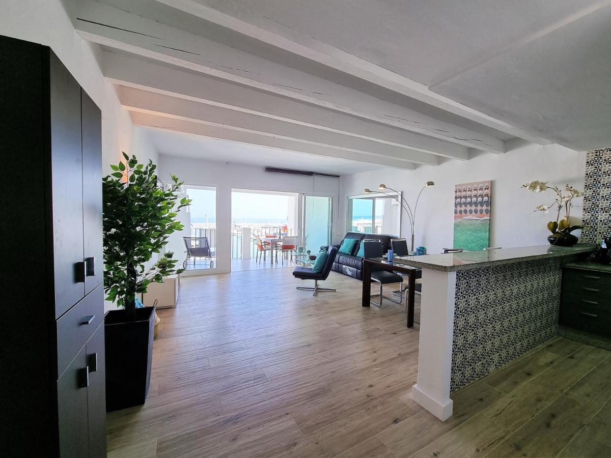 2 Bedroom Frontline Puerto Banus Views Rdr299 Apartment Marbella