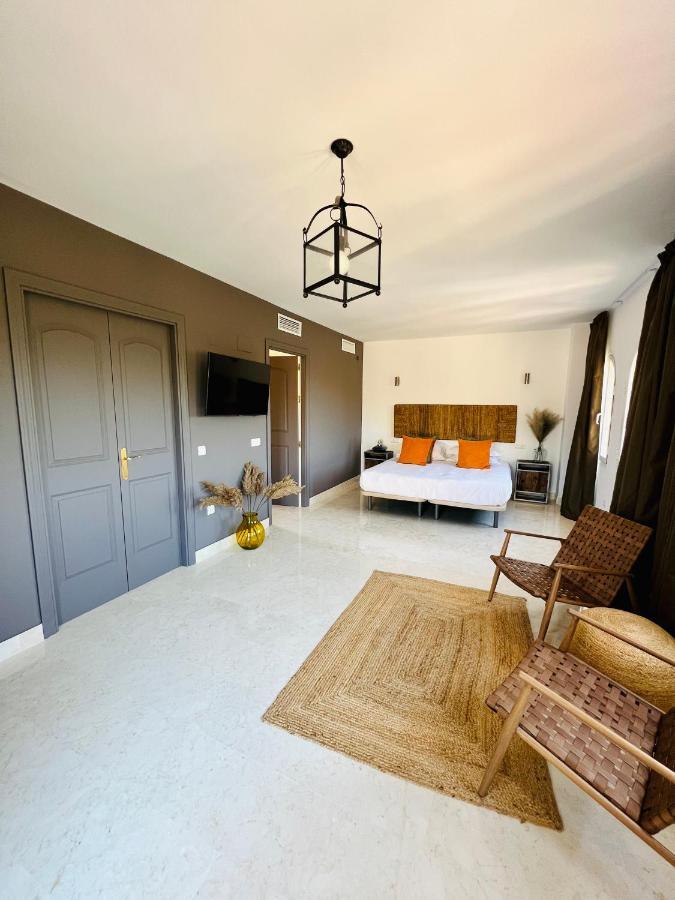 Penthouse Au Calme Avec Vue Nature Environnante Et Tres Grandes Terrasses Marbella