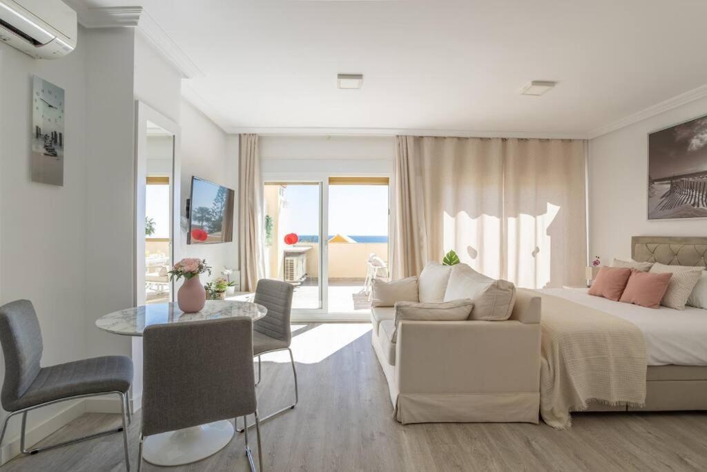 Appartement Elviria,studio Cu Vedere La Mare *
