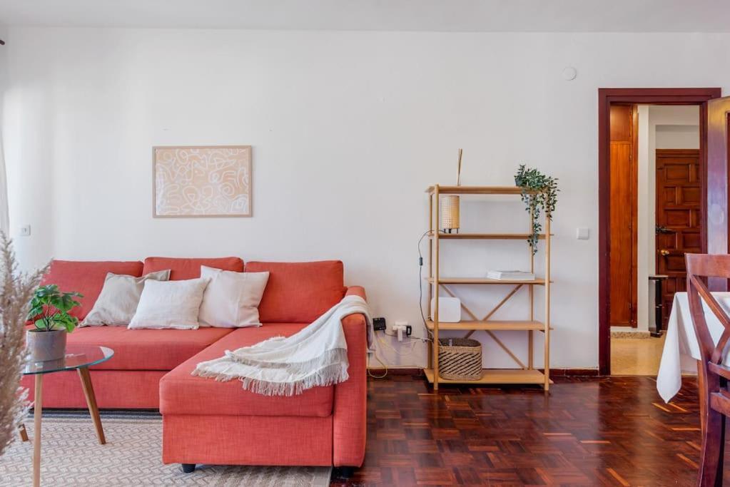 Apartment With Free Parking And Pool