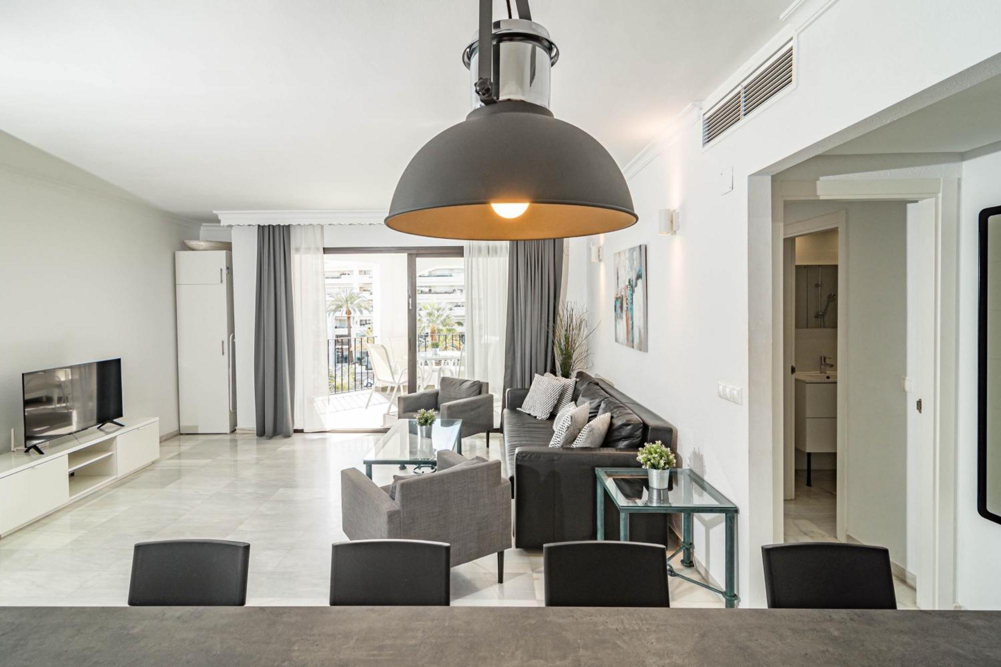 Harbor Getaway In The Heart Of Puerto Banus With Walking Dictance To Everything Apartment *