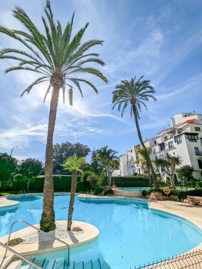 Apartment Harbor Getaway In The Heart Of Puerto Banus With Walking Dictance To Everything Marbella