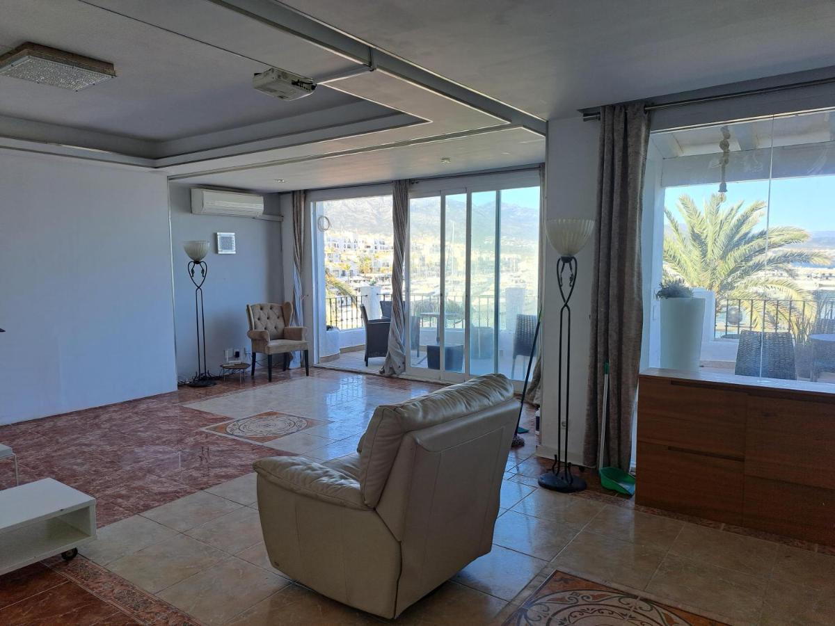 Homestay Private In Huge Penthouse 1st Line Puerto Banus, Incredible Views, Jacuzzis