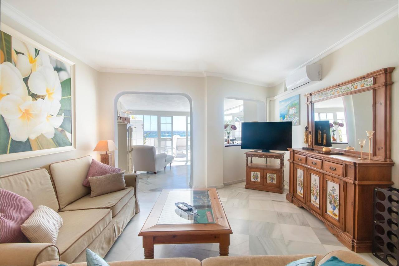 Deluxe With Jacuzzi Apartment *